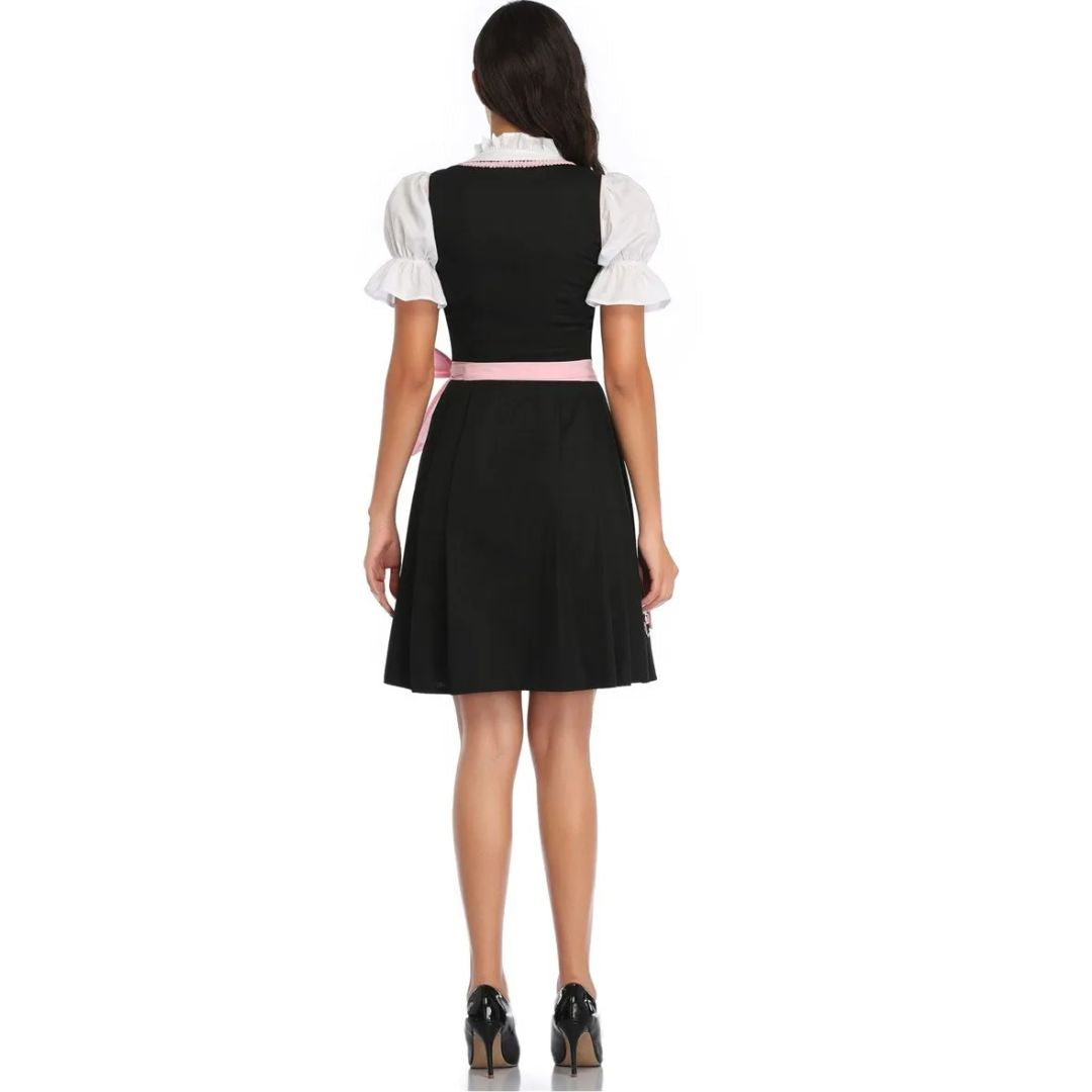 Elegantes Dirndlkleid für das Oktoberfest mit traditionellem Charme und sexy Akzent