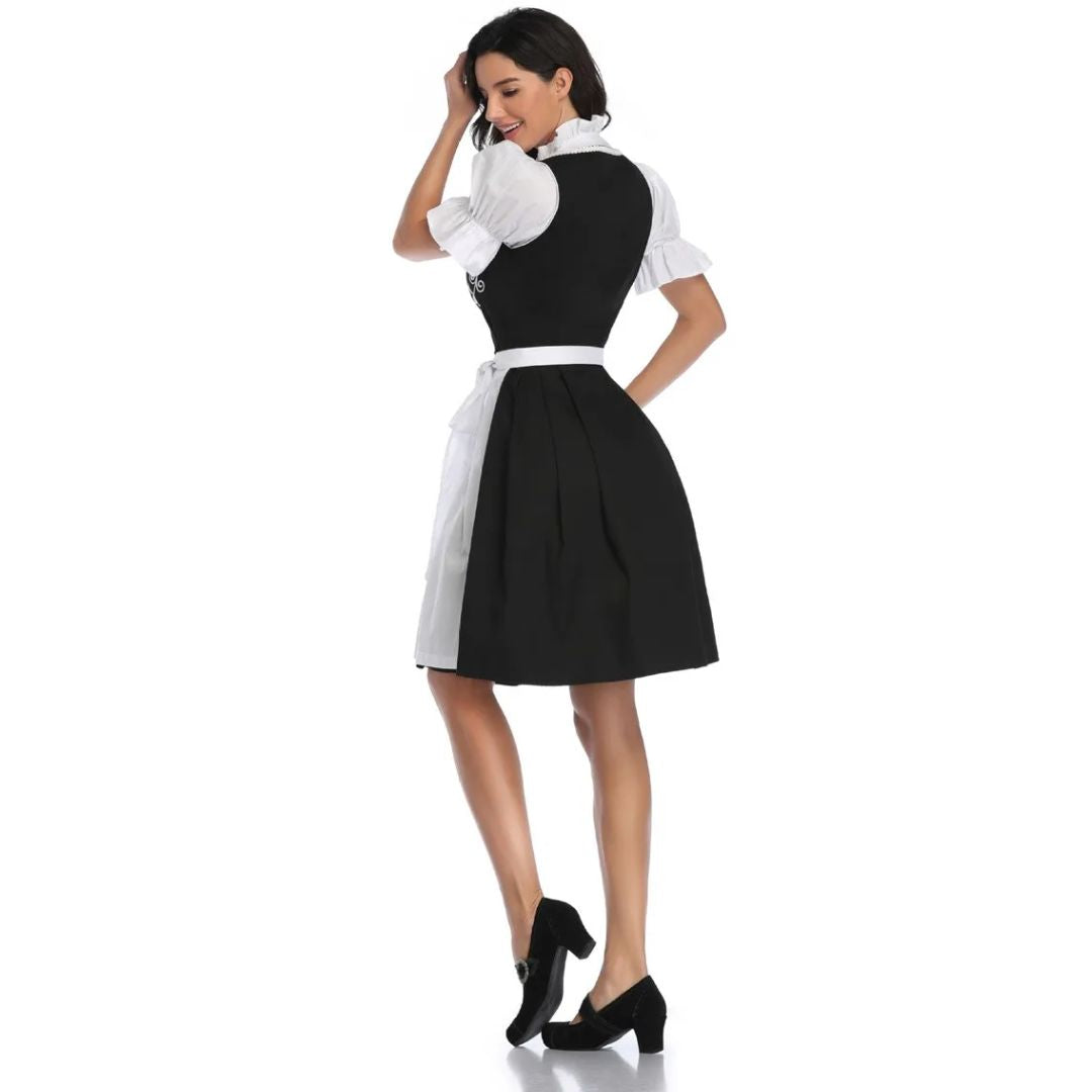 Elegantes Dirndlkleid für das Oktoberfest mit traditionellem Charme und sexy Akzent