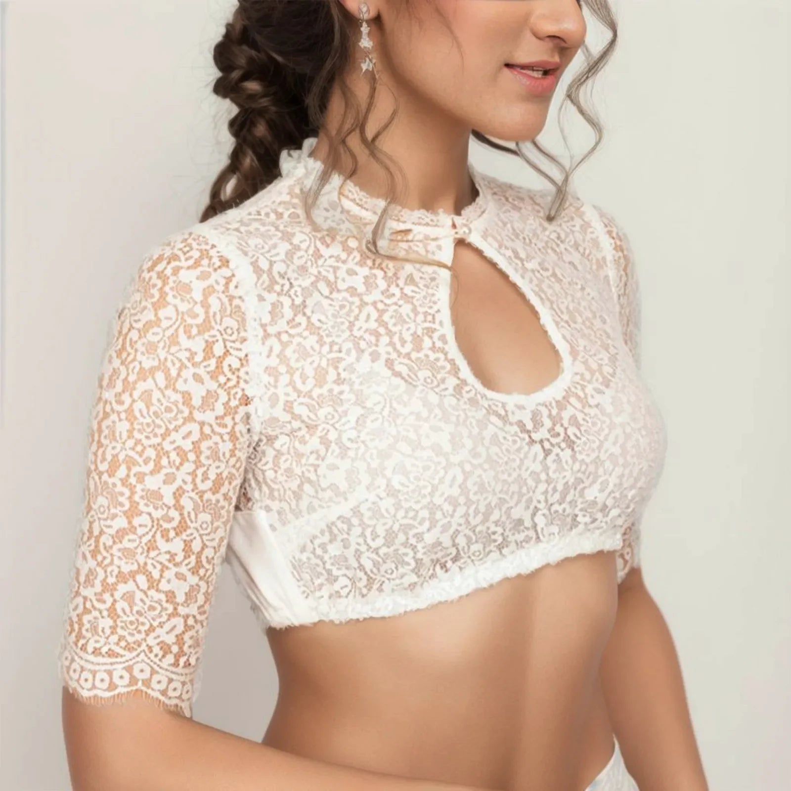 Spitzen-Dirndlbluse mit Wickelstil – perfekt fürs Oktoberfest