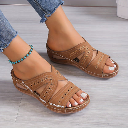 Damen Sommerschuhe mit Kreuzriemen und Keilabsatz