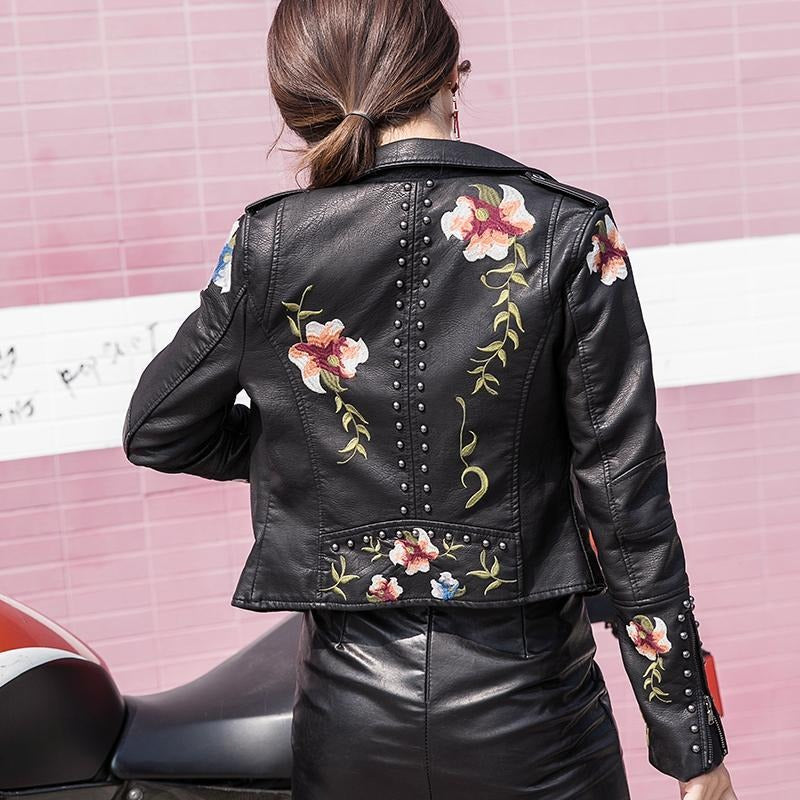 Bestickte Damen Kunstlederjacke im Bikerstil