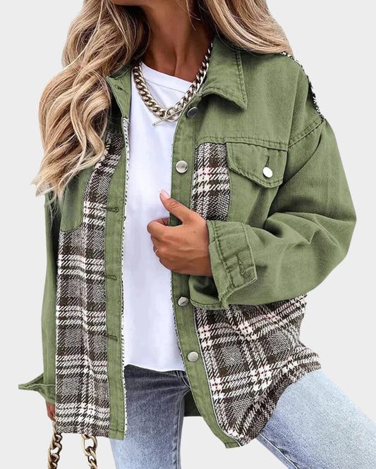 Damen Jeansjacke im modernen Patchwork-Stil mit Karodetails