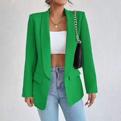 Zeitloser Damenblazer mit eleganter Silhouette und klarer Linienführung