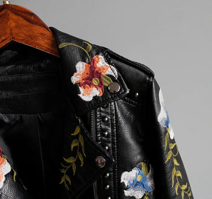 Bestickte Damen Kunstlederjacke im Bikerstil