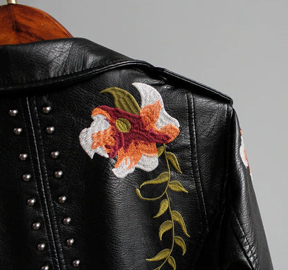 Bestickte Damen Kunstlederjacke im Bikerstil