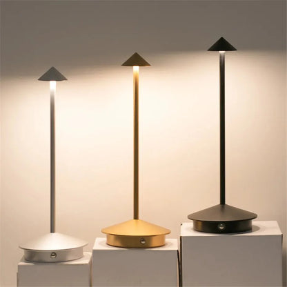 LED-Pfeilkopf-Tischlampe kabellos mit Touchfunktion