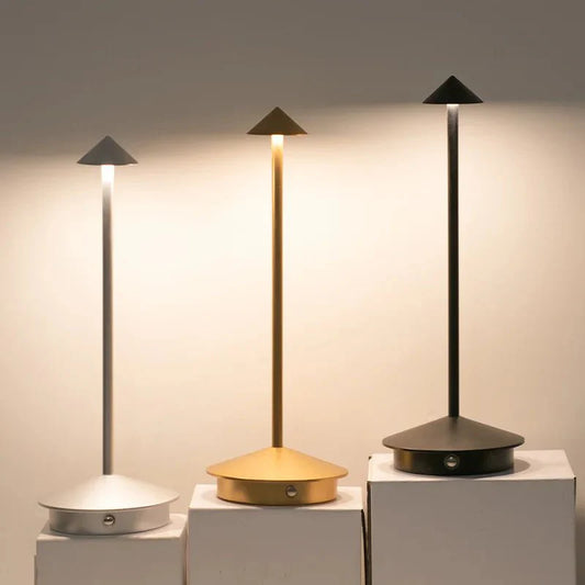 LED-Pfeilkopf-Tischlampe kabellos mit Touchfunktion