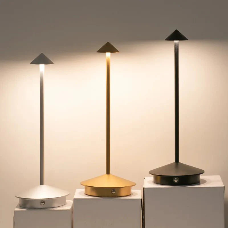 LED-Pfeilkopf-Tischlampe kabellos mit Touchfunktion