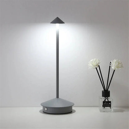 LED-Pfeilkopf-Tischlampe kabellos mit Touchfunktion