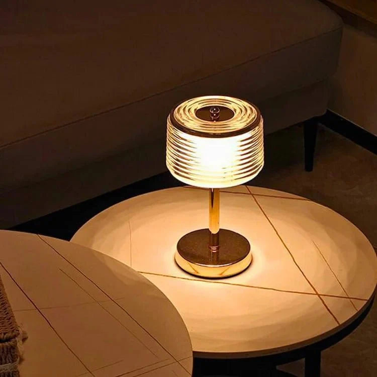 Kabellose Tischlampe mit Glas-Lampenschirm und warmem LED-Licht