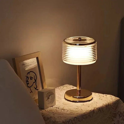 Kabellose Tischlampe mit Glas-Lampenschirm und warmem LED-Licht