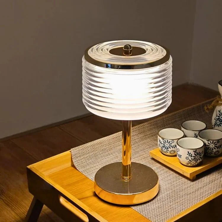 Kabellose Tischlampe mit Glas-Lampenschirm und warmem LED-Licht