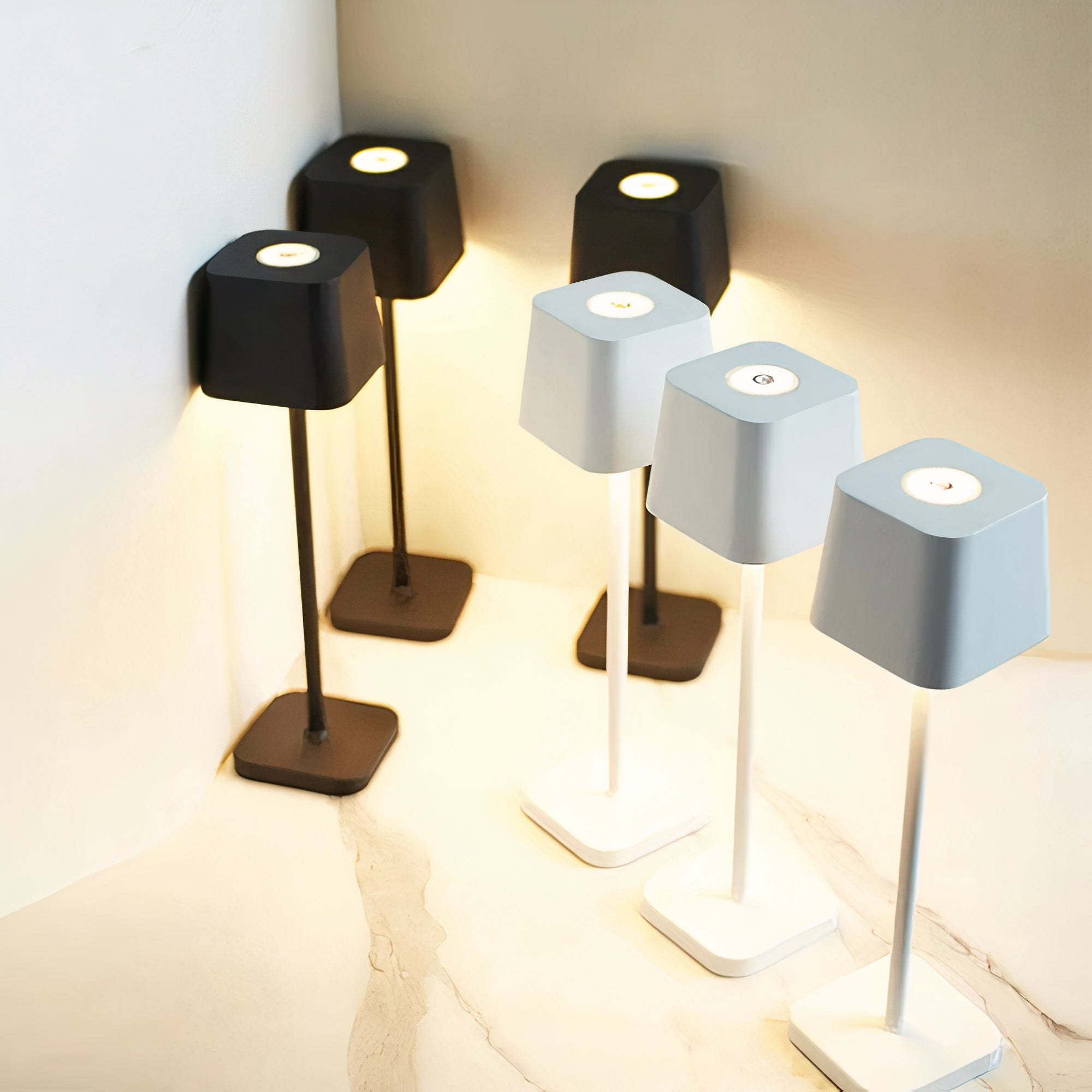 Kabellose LED-Tischlampe mit eckigem Schirm und Touch-Dimmer