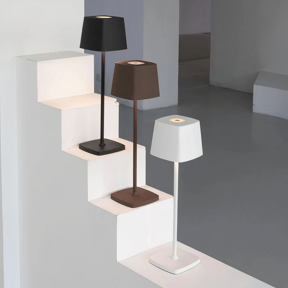 Kabellose LED-Tischlampe mit eckigem Schirm und Touch-Dimmer