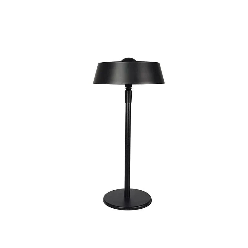 Minimalistische LED-Tischlampe mit flachem Schirm