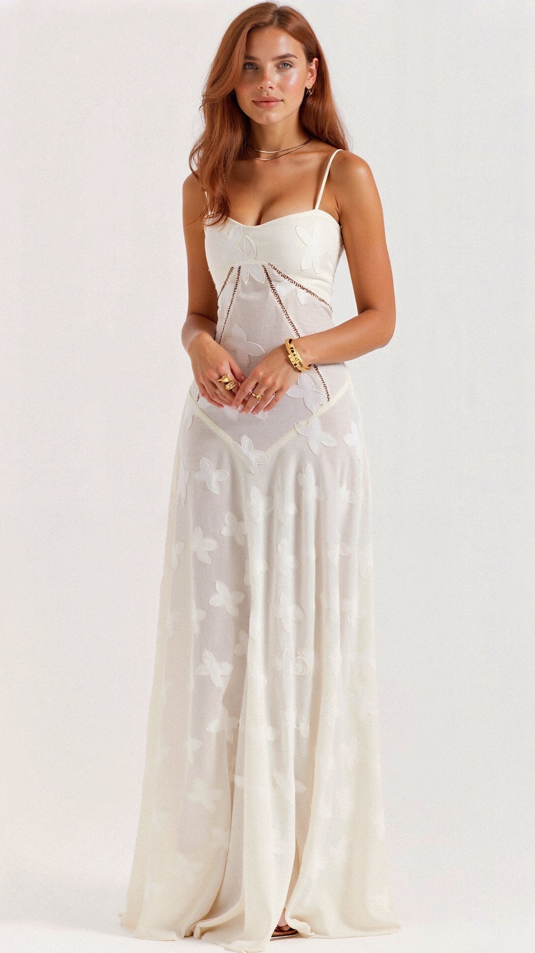 Maxikleid mit Spaghettiträgern und floralen Detail