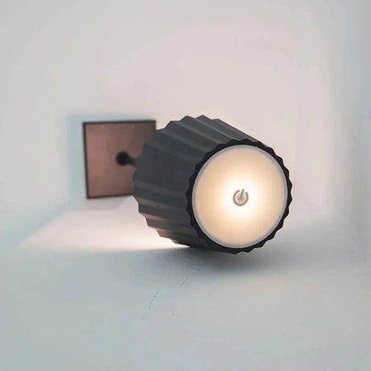 Kabellose LED-Tischlampe mit Faltenlampenschirm