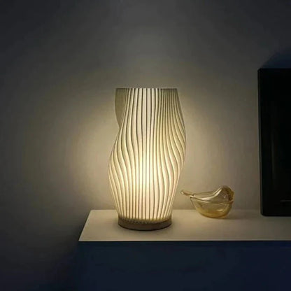 Kabellose Tischlampe mit wellenförmigem Design und sanftem Licht