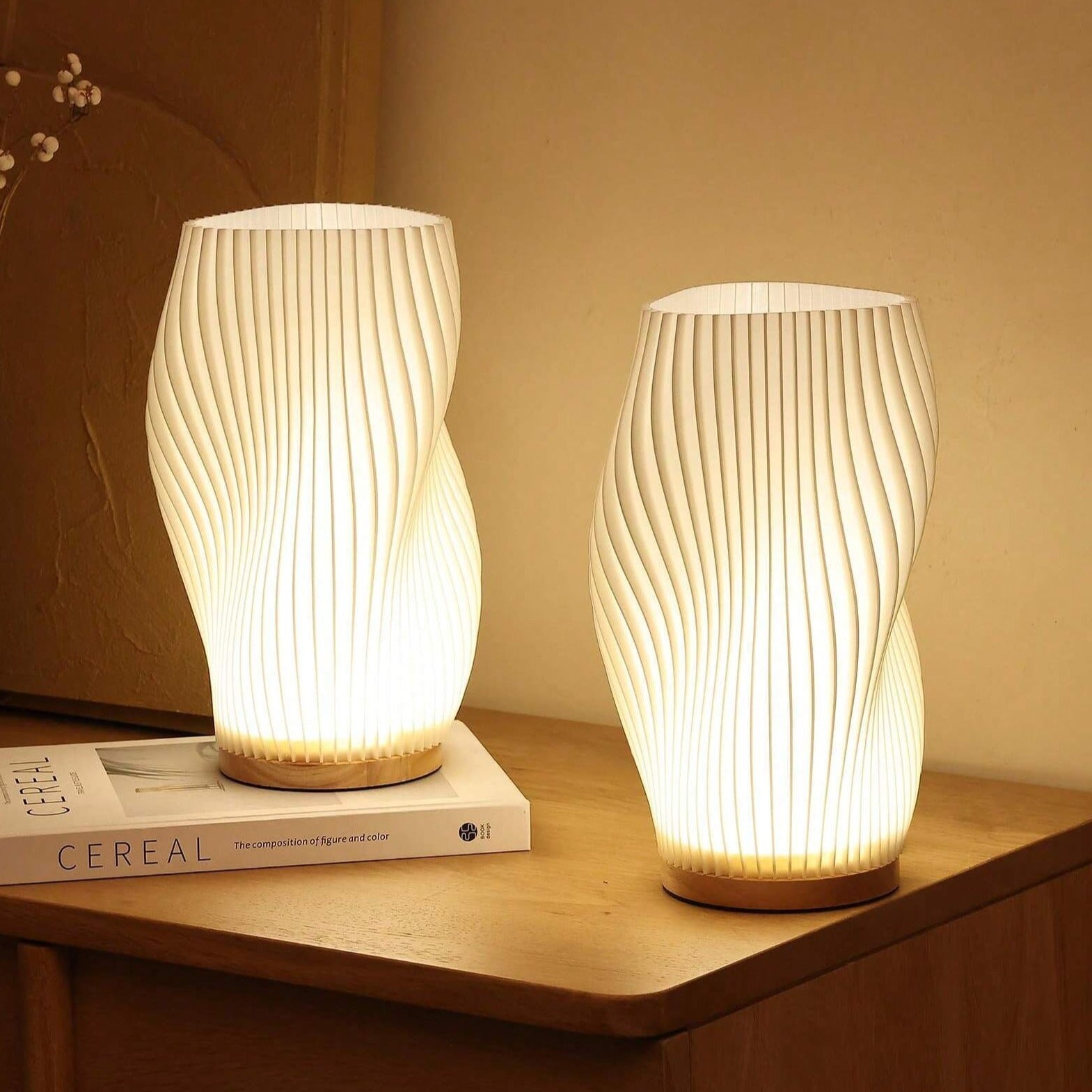 Kabellose Tischlampe mit wellenförmigem Design und sanftem Licht