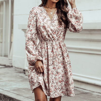Romantisches Minikleid mit Blumenmuster