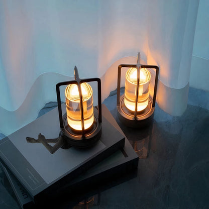 Dimmbare Tischlampe mit handpoliertem Kristallglas