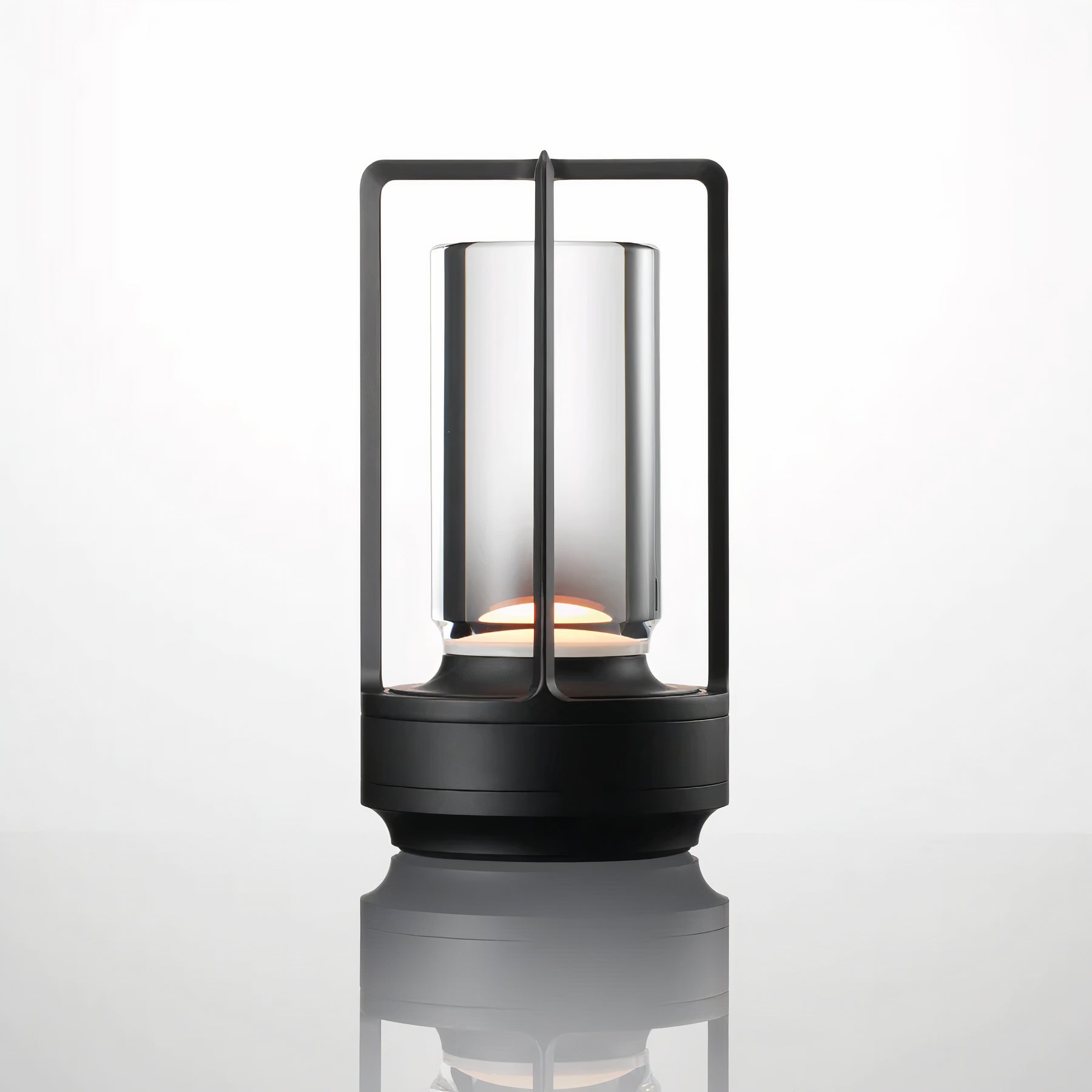 Dimmbare Tischlampe mit handpoliertem Kristallglas