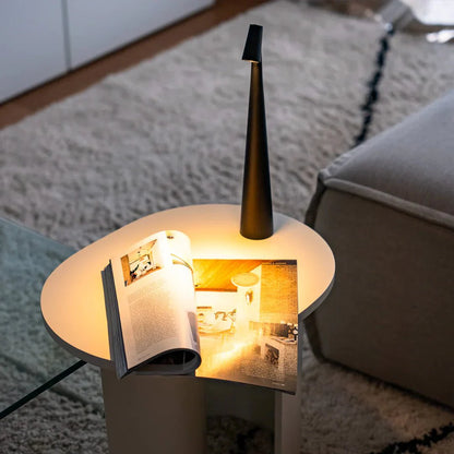Minimalistische dimmbare Tischleuchte mit Touch in modernem Design