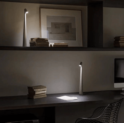 Minimalistische dimmbare Tischleuchte mit Touch in modernem Design
