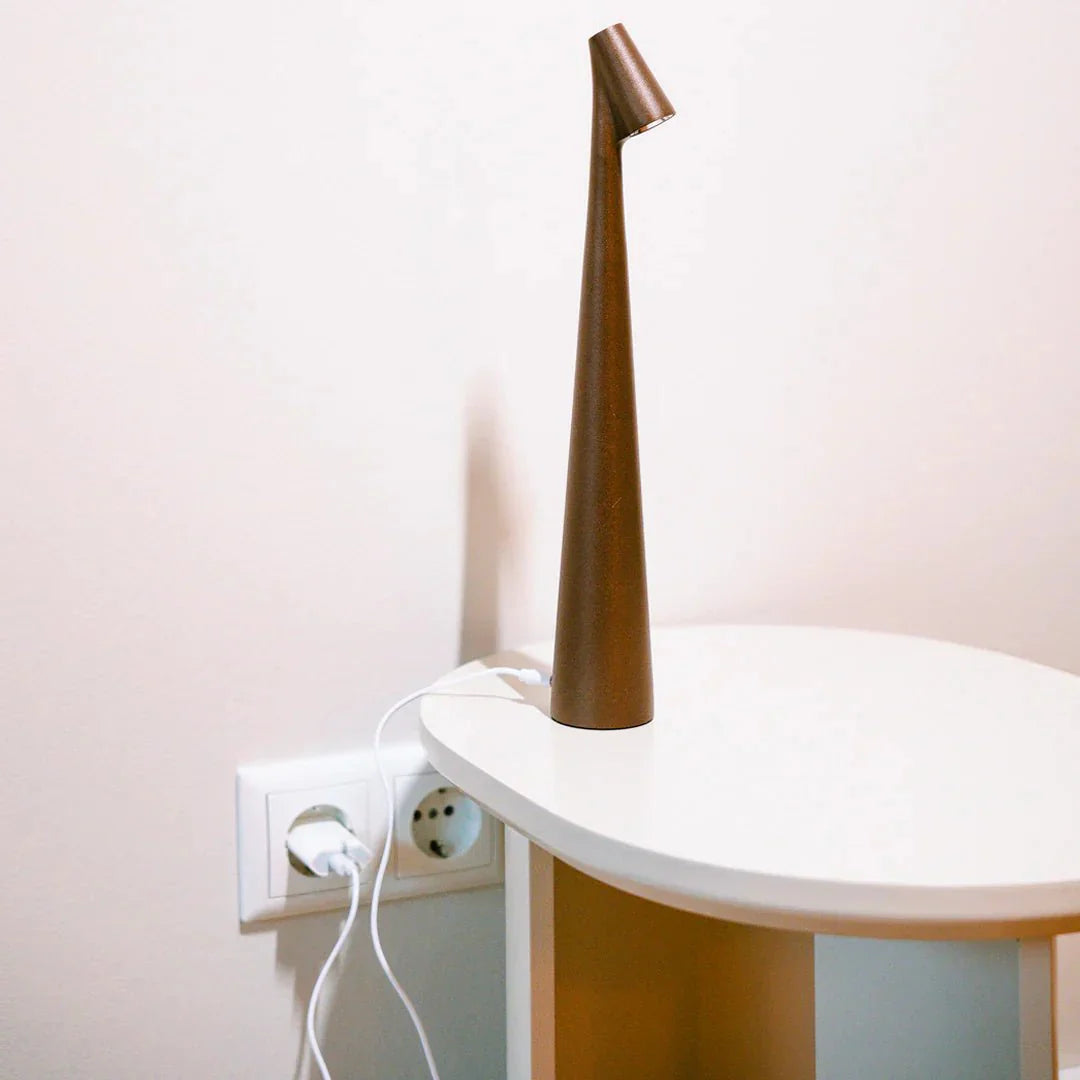 Minimalistische dimmbare Tischleuchte mit Touch in modernem Design