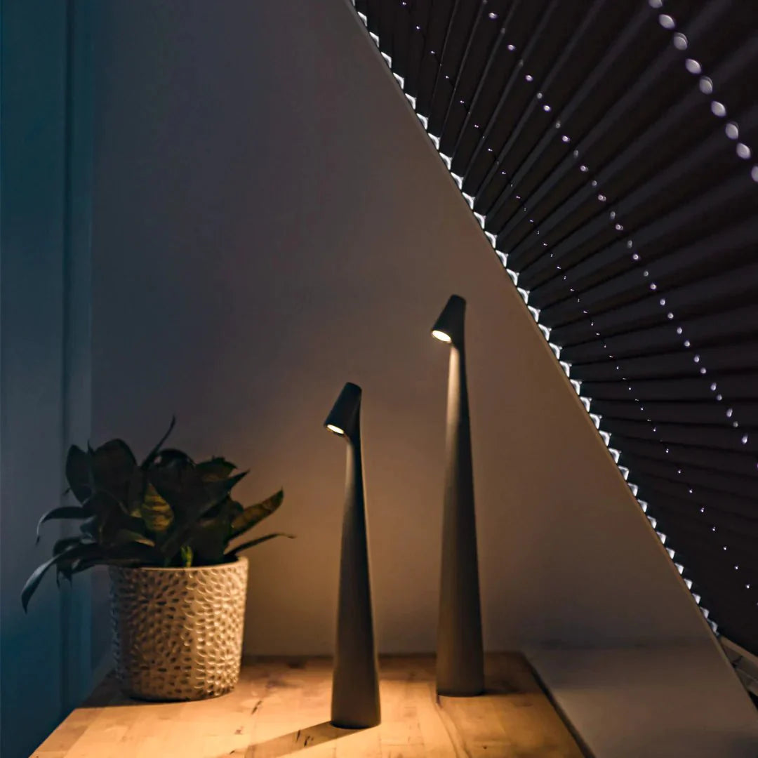 Minimalistische dimmbare Tischleuchte mit Touch in modernem Design