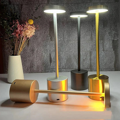 Kabellose LED-Tischlampe mit Touch-Funktion und schlankem Aluminiumkörper