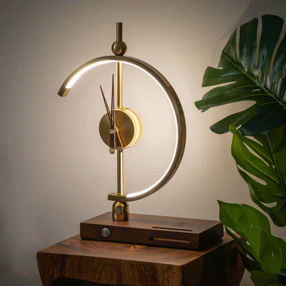LED-Tischlampe mit integrierter Uhr und Holzsockel, dimmbar und drahtlos aufladbar