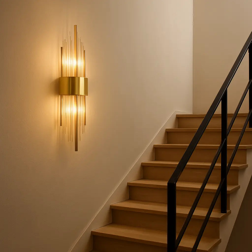 Schicke nordische moderne Goldwandlampe